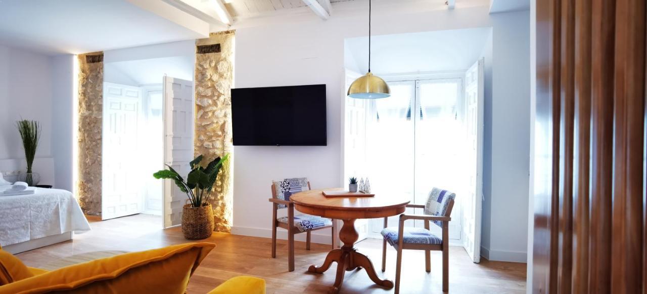 Manzano Palace. Habitaciones Y Suites 30 M2 En La Plaza Mayor 阿尔玛格鲁 外观 照片