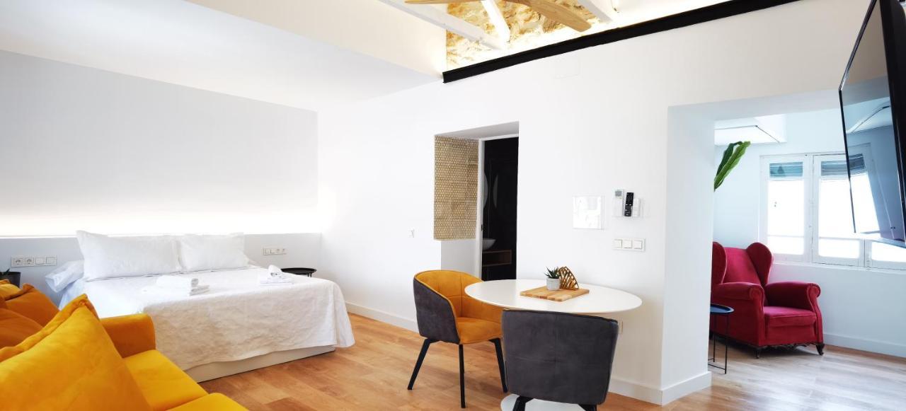 Manzano Palace. Habitaciones Y Suites 30 M2 En La Plaza Mayor 阿尔玛格鲁 外观 照片