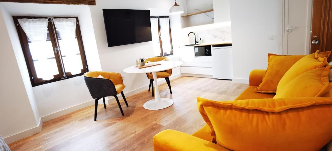 Manzano Palace. Habitaciones Y Suites 30 M2 En La Plaza Mayor 阿尔玛格鲁 外观 照片