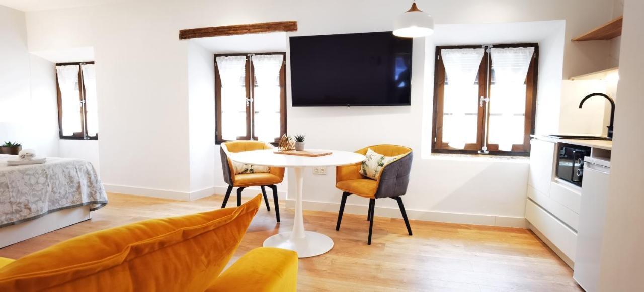 Manzano Palace. Habitaciones Y Suites 30 M2 En La Plaza Mayor 阿尔玛格鲁 外观 照片