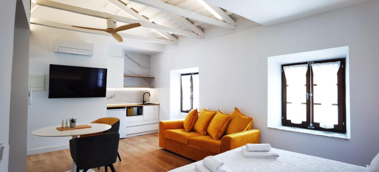 Manzano Palace. Habitaciones Y Suites 30 M2 En La Plaza Mayor 阿尔玛格鲁 外观 照片