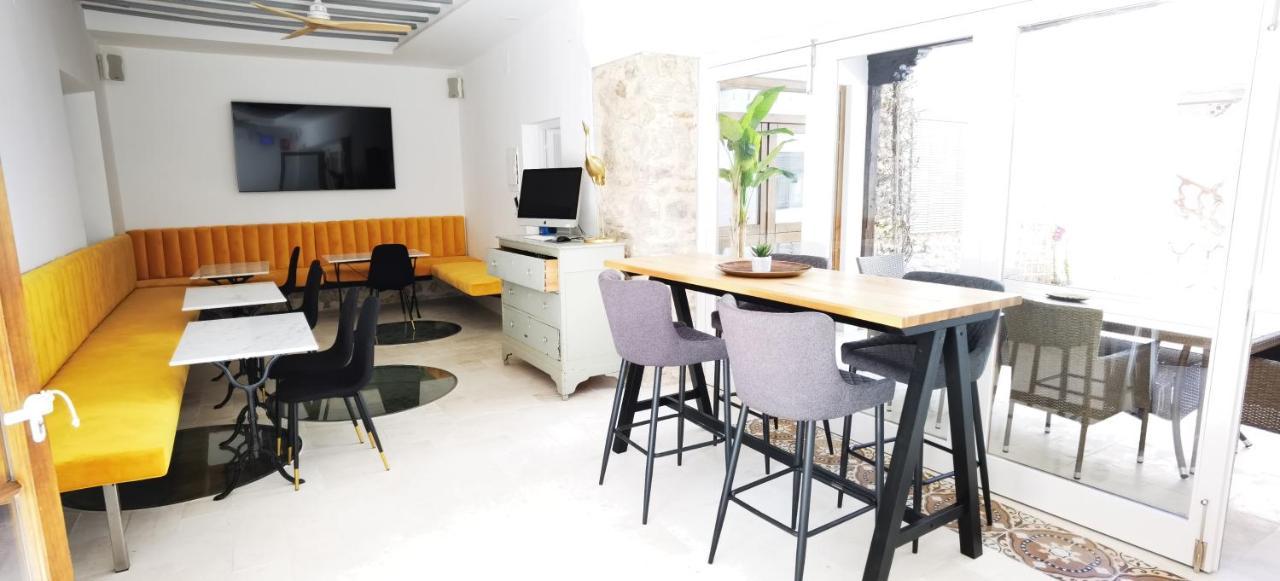 Manzano Palace. Habitaciones Y Suites 30 M2 En La Plaza Mayor 阿尔玛格鲁 外观 照片